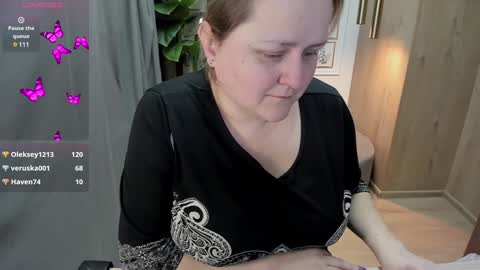 Snapshot of scarlettsoft chatting on 12.10.24 Scarlett online show from 12.10.24