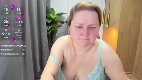 Snapshot of scarlettsoft chatting on 01.28.25 Scarlett online show from 01.28.25