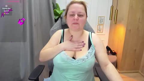 Snapshot of scarlettsoft chatting on 03.11.25 Scarlett online show from 03.11.25