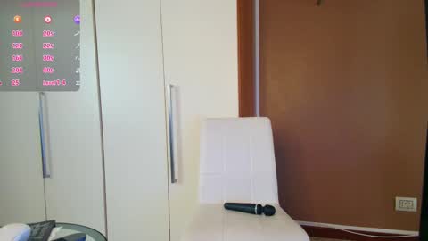 Snapshot of scarletverdi chatting on 10.15.25 Cristal online show from 10.15.25