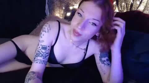 Snapshot of scary_sarah chatting on 12.09.24 Sarah Bones online show from 12.09.24