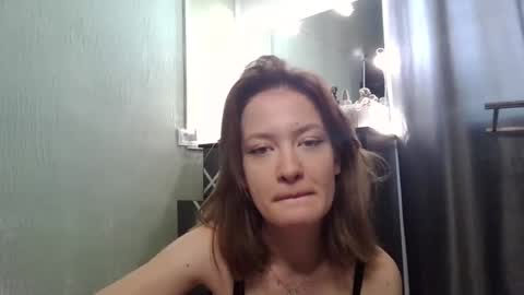 Snapshot of scented_elsa chatting on 11.08.25 Elsa online show from 11.08.25