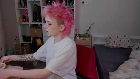 Snapshot of school_love chatting on 12.14.25 Rina online show from 12.14.25