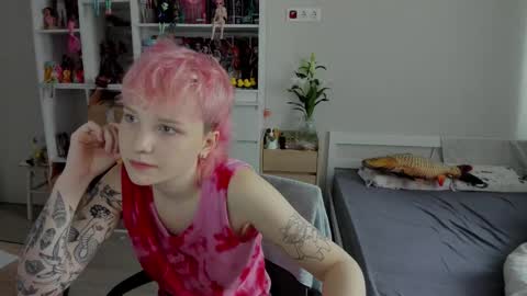 Snapshot of school_love chatting on 12.17.25 Rina online show from 12.17.25