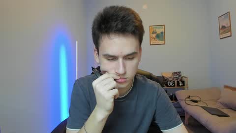 Snapshot of scooby_r chatting on 01.28.25 Thomas brunette and Alex blond online show from 01.28.25