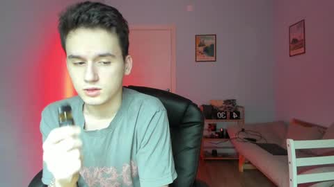 Snapshot of scooby_r chatting on 01.31.25 Thomas brunette and Alex blond online show from 01.31.25