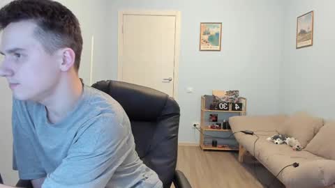 Snapshot of scooby_r chatting on 02.22.25 Thomas brunette and Alex blond online show from 02.22.25