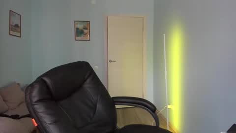 Snapshot of scooby_r chatting on 03.02.25 Thomas brunette and Alex blond online show from 03.02.25