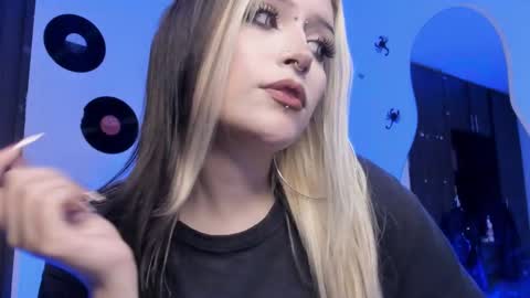 Snapshot of scorpiogyal chatting on 11.10.25 Goddess online show from 11.10.25