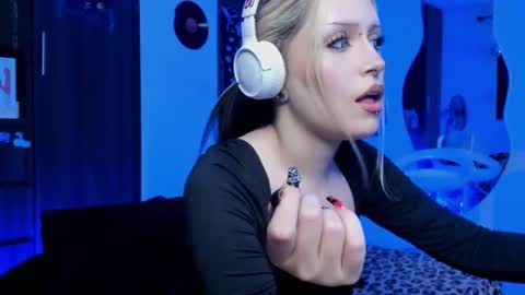 Snapshot of scorpiogyal chatting on 02.14.26 Goddess online show from 02.14.26