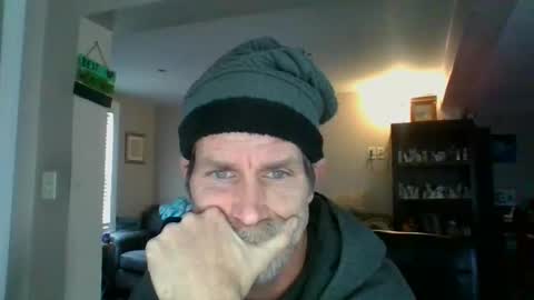 Snapshot of scroach11 chatting on 01.29.25 GettOffMyLawn online show from 01.29.25