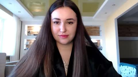 Elizabeth  online show from 03.05.25