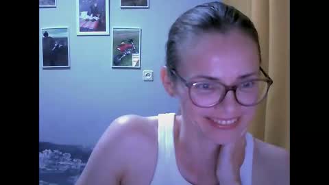 Snapshot of sea_dream chatting on 11.16.25 SEA Dream online show from 11.16.25