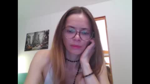 Snapshot of sea_dream chatting on 12.18.25 SEA Dream online show from 12.18.25