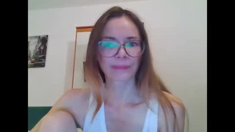 Snapshot of sea_dream chatting on 12.20.25 SEA Dream online show from 12.20.25