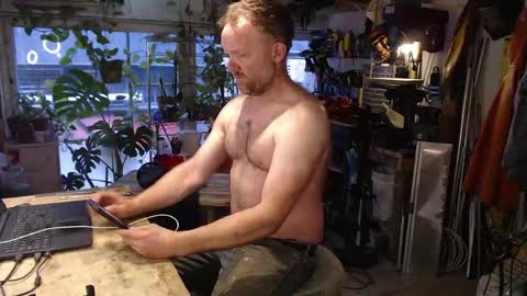 Snapshot of seattlemanwhore chatting on 05.17.26 Seattlemanwhore online show from 05.17.26