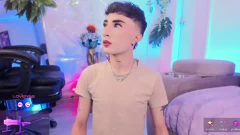     .  INDEPENDENT MODEL online show from 02.15.26