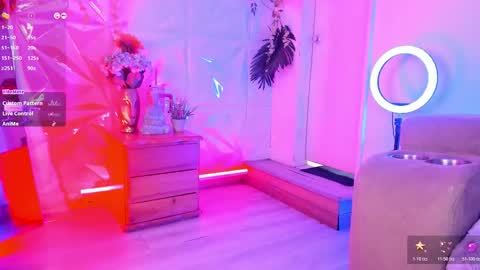     .  INDEPENDENT MODEL online show from 03.11.26