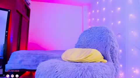    .  INDEPENDENT MODEL online show from 07.05.26
