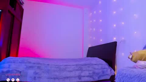     .  INDEPENDENT MODEL online show from 07.07.26