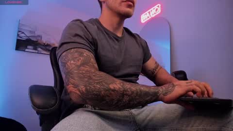 Snapshot of sebastianortizm chatting on 01.17.25 Lucian Sinclair online show from 01.17.25