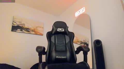 Snapshot of sebastianortizm chatting on 01.26.25 Lucian Sinclair online show from 01.26.25