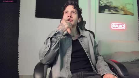 Snapshot of sebastianortizm chatting on 02.15.26 Lucian Sinclair online show from 02.15.26