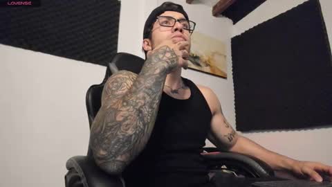 Snapshot of sebastianortizm chatting on 03.04.26 Lucian Sinclair online show from 03.04.26