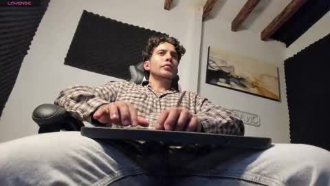 Snapshot of sebastianortizm chatting on 03.08.26 Lucian Sinclair online show from 03.08.26