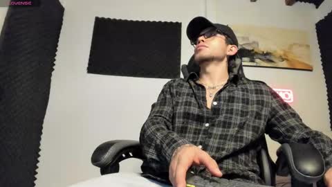 Snapshot of sebastianortizm chatting on 03.09.26 Lucian Sinclair online show from 03.09.26