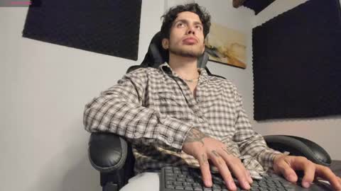 Snapshot of sebastianortizm chatting on 04.03.26 Lucian Sinclair online show from 04.03.26