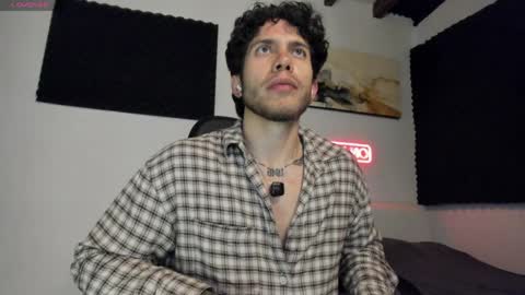 Snapshot of sebastianortizm chatting on 04.12.26 Lucian Sinclair online show from 04.12.26