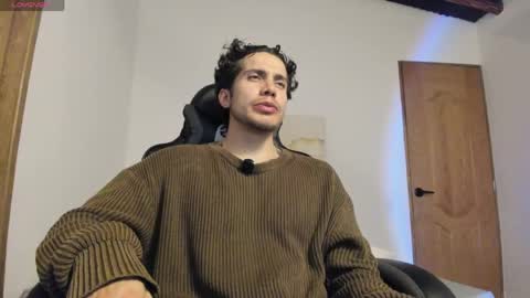 Snapshot of sebastianortizm chatting on 05.18.26 Lucian Sinclair online show from 05.18.26