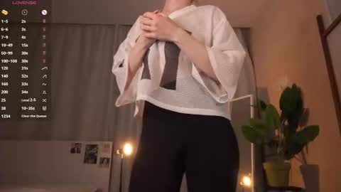 Snapshot of second_aid chatting on 11.19.25 Brenda online show from 11.19.25