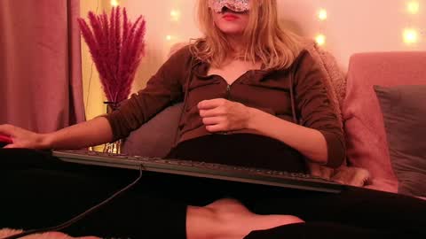 Snapshot of secretanni chatting on 12.23.24 Anni online show from 12.23.24