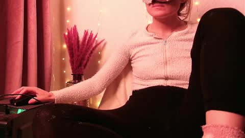 Snapshot of secretanni chatting on 01.02.25 Anni online show from 01.02.25