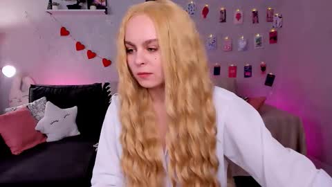 Snapshot of secretblush chatting on 03.03.26 Vivien online show from 03.03.26