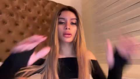 Snapshot of secrets_bae chatting on 10.13.25 secrets_bae online show from 10.13.25