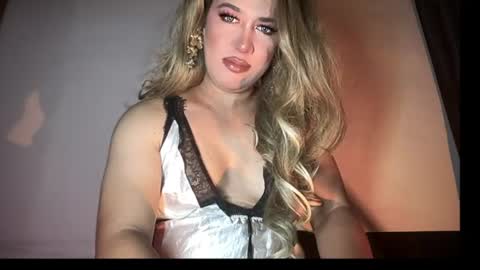 Snapshot of seductive_lusty chatting on 07.14.26 call me majesty online show from 07.14.26