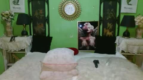 Snapshot of seductivecatxxx chatting on 05.24.26 dyosa isabel online show from 05.24.26