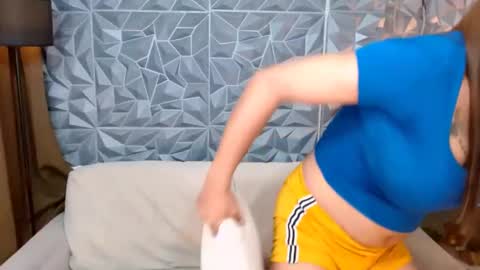 Snapshot of seductivelatina69 chatting on 02.20.25 Lala online show from 02.20.25