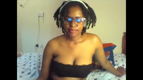 Snapshot of seductivgigi5 chatting on 09.24.25 Lianna online show from 09.24.25