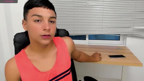 Snapshot of seductivo_jr chatting on 12.04.25 seductivo online show from 12.04.25