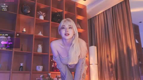 Snapshot of seduza_hyun chatting on 10.14.25 Chia online show from 10.14.25