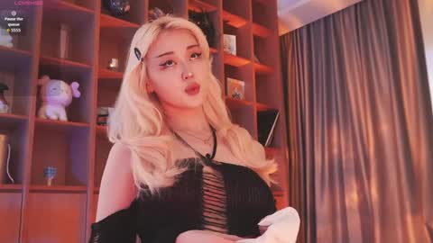 Snapshot of seduza_hyun chatting on 11.21.25 Chia online show from 11.21.25