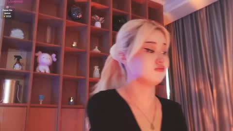 Snapshot of seduza_hyun chatting on 12.03.25 Chia online show from 12.03.25