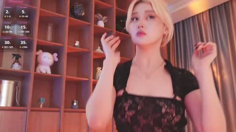 Snapshot of seduza_hyun chatting on 12.04.25 Chia online show from 12.04.25