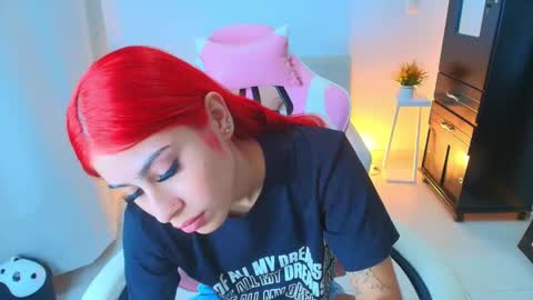 Snapshot of selena_cat5 chatting on 01.06.26 SELENA online show from 01.06.26