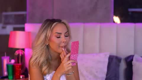 Snapshot of selena_voss chatting on 06.26.26 Selena online show from 06.26.26