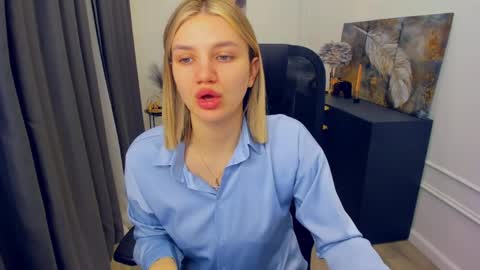 selenaemoore online show from 04.18.26